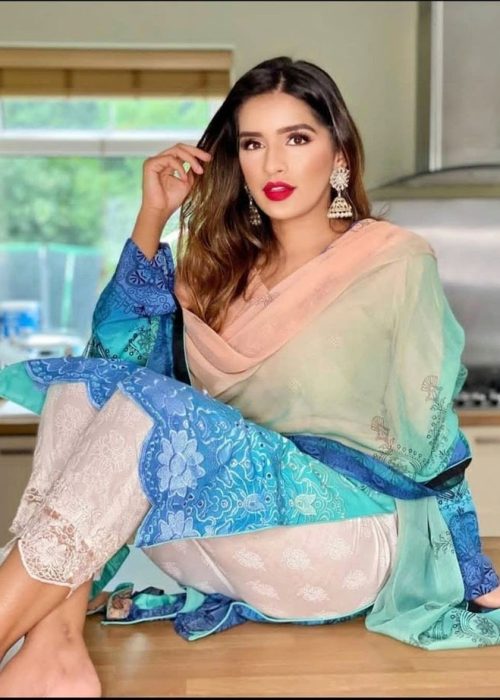 Call-Girls-in-Karachi